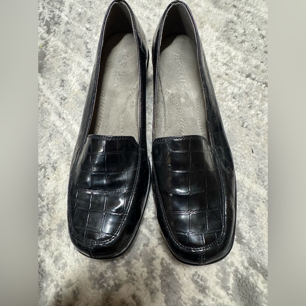 AEROSOLES Black Embossed Loafers
